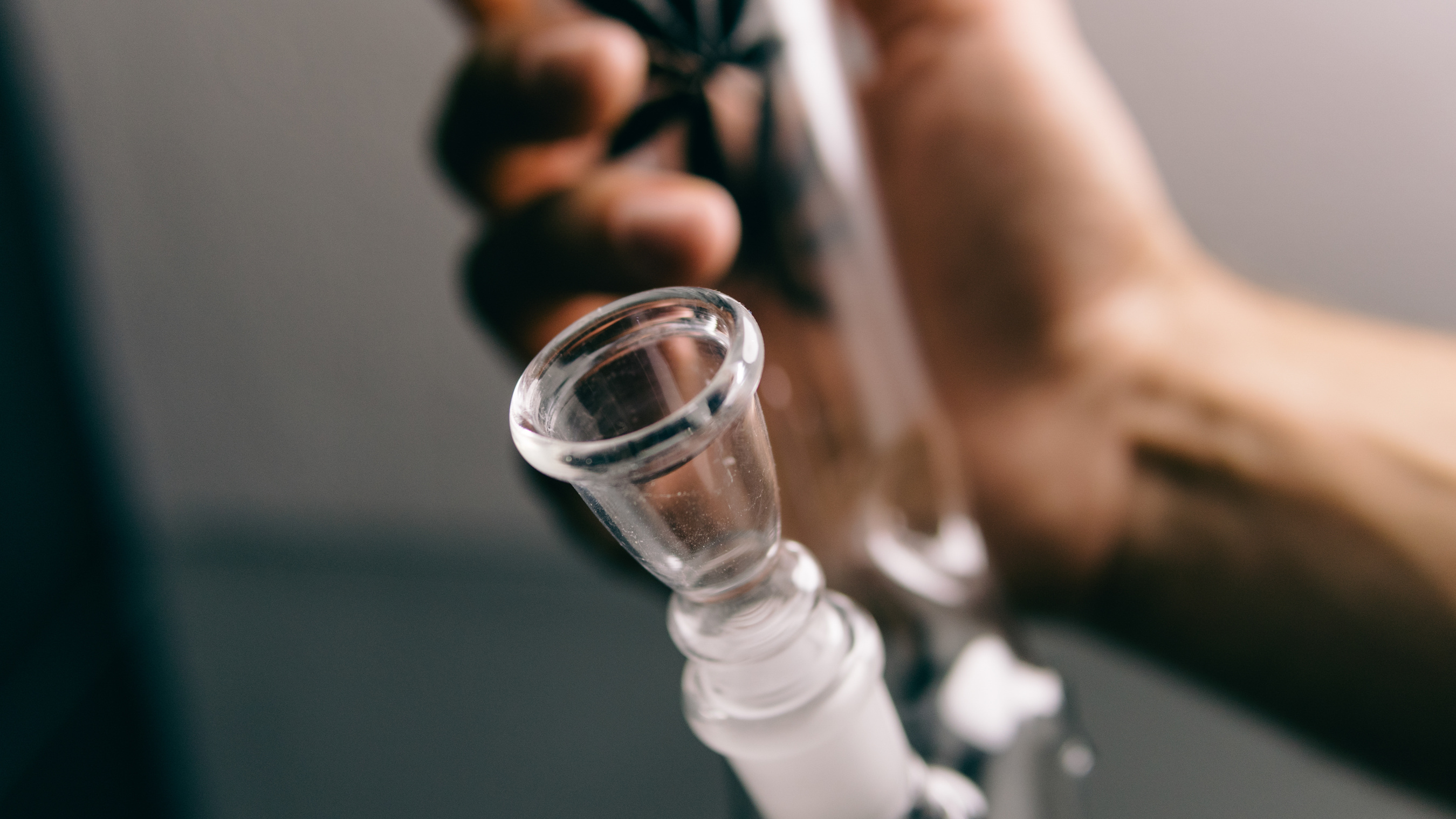 How to Clean a Bong: Best Ways to Clean and Disinfect Your Water Pipe